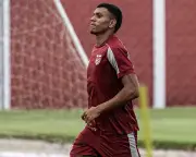 CRB renova com zagueiro Ruy até 2028; jovem é destaque da base