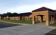 Criança autista de 6 anos é suspensa nos EUA por sanduíche em forma de arma