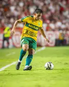 Cuiabá rescinde contrato com atacante argentino Yamil Asad