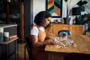 Cuidados com o cérebro desde a vida adulta promovem longevidade