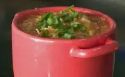 Cuscuz mole com frango desfiado: receita de R$ 35 rende 10 porções