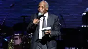 Danny Glover revela diagnóstico de Alzheimer e diz que convive com a doença desde 2022