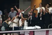 David Beckham vibra com gol da Inglaterra sobre Argentina na semi