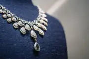 De Beers faz cortes profundos nos preços de diamantes