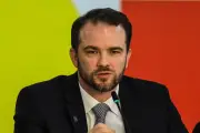 Decisão sobre subsídio da gasolina é adiada para próxima semana