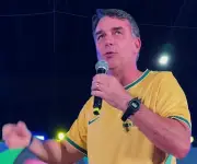 Demora de Flávio Bolsonaro no Rio gera dúvidas sobre presidência