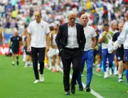 Deschamps explode após França levar 4 gols da Inglaterra no 1º tempo