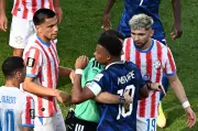 Deschamps revela plano para proteger Mbappé após tensão contra Paraguai
