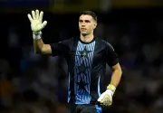 Dibu Martínez critica próprio desempenho na Copa e projeta volta por cima