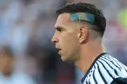 Dibu Martínez faz 11 defesas e leva nota 9,6, mas Argentina perde título