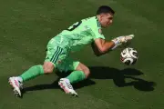 Dibu Martínez revela dedo quebrado na final da Copa e faz 12 defesas