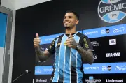 Diego Caito comemora estreia com gol pelo Grêmio e analisa disputa por vaga