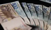 DIs fecham em alta com Treasuries e expectativa de juros nos EUA