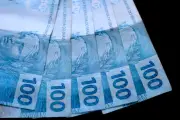 DIs sobem com Treasuries após EUA revogarem licença de petróleo do Irã