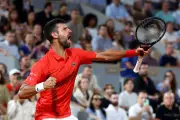 Djokovic vence Safiullin e chega a 106 vitórias em Wimbledon