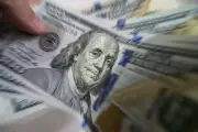 Dólar sobe com audiência sobre tarifa dos EUA; IPCA é destaque