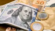 Dólar à vista sobe levemente com menor risco global, mas petróleo fraco limita ganhos