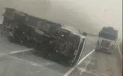 Dois acidentes com carretas na BR-381 causam congestionamento em MG