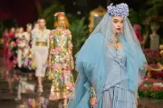 Dolce & Gabbana une flores, barroco e religiosidade na Alta Moda 2026