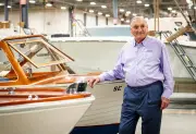 Eddie Smith Jr. doa Grady-White à caridade e renuncia a US$ 400 mi