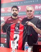 Emanuel Brítez chega ao Vitória para disputar vaga na zaga