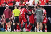 Embolo é expulso por simulação em Argentina x Suíça e chora ao deixar campo