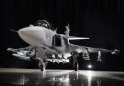 Embraer e Saab assinam acordo para mais 20 caças Gripen no Brasil