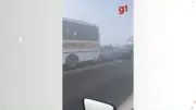 Engavetamento com 8 veículos interdita BR-116 em Manhuaçu
