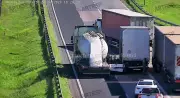 Engavetamento com duas carretas e carro causa 5 km de congestionamento em Itatiba