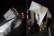 Engavetamento entre carretas e caminhão interdita Rodovia Anchieta em Cubatão