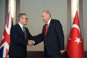 Erdogan presenteia líderes da Otan com pistolas gravadas