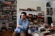 Escritor é despejado em Nova York por ter 10 mil livros em casa