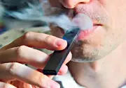 Espanha propõe proibir fumo em praias e terraços