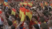 Espanhóis lotam Madri e comemoram classificação para final da Copa