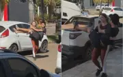 Esposa carrega marido com pé quebrado no colo em Iporá; vídeo viraliza