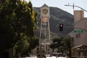 EUA: 12 estados processam fusão de US$ 110 bi da Paramount com Warner