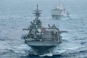 EUA bombardeiam Irã após ataque a navios; Teerã retalia contra Bahrein e Kuwait