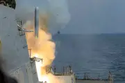 EUA lançam novos ataques contra Irã para proteger navegação no Estreito de Ormuz
