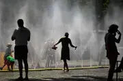 Europa enfrenta calor extremo de 40 graus; falta de infraestrutura agrava crise