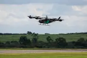 Eve Air Mobility fecha acordos para até 46 'carros voadores'