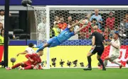 Everson elogia Unai Simón: melhor goleiro da Copa do Mundo