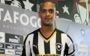 Ex-atacante do Botafogo morre após queda de muro no Rio