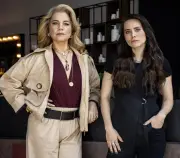 Ex-detenta Adriana consegue emprego em salão, mas enfrenta Pilar