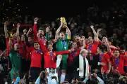 Ex-jogador Capdevila pede ajuda a Trump para ver final da Copa