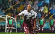 Ex-jogador do Botafogo morre em desabamento de muro no Rio