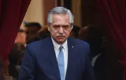 Ex-presidente argentino chama Milei de 'energúmeno' em crítica a visita a Bolsonaro