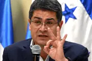 Ex-presidente de Honduras volta ao país após indulto de Trump