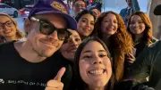 Fã de Bauru encontra Harry Styles em sorveteria e tira selfie