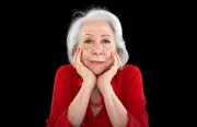 É #FAKE vídeo de Fernanda Montenegro vendendo remédio com áudio gerado por IA