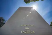 Fazenda mantém PIB de 2026 em 2,3% e reduz para 2,5% em 2027